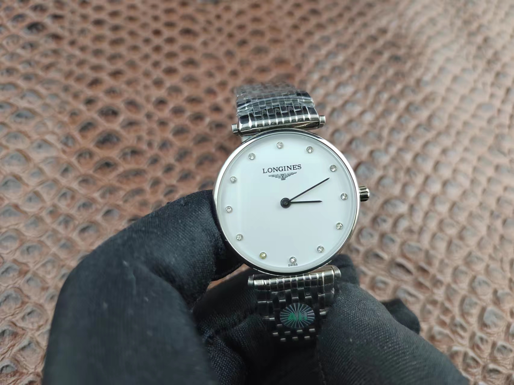Replica La Grande Classique De Longines Diamonds Marker White Dial Men Stainless Steel Watch Video LG001