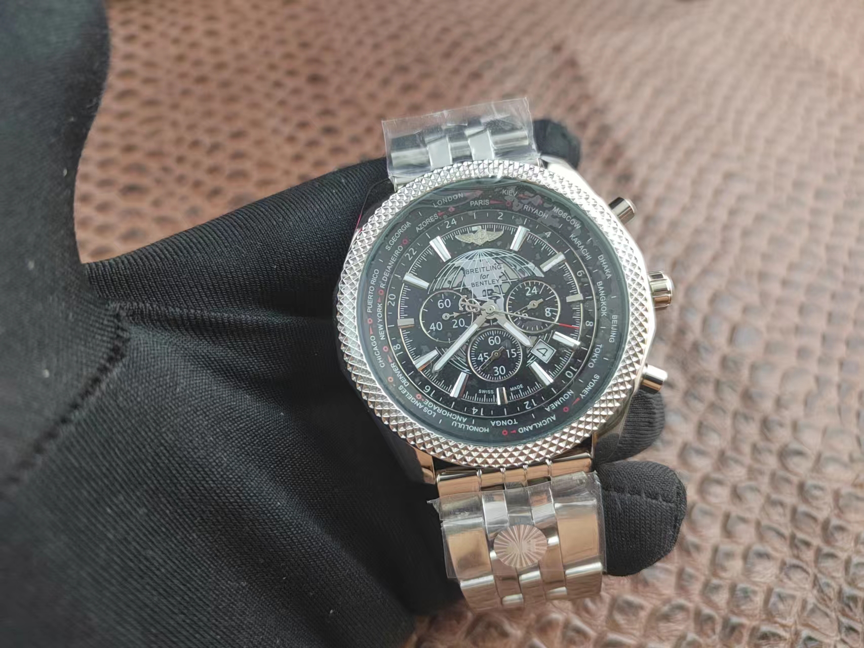 Fake Breitling Bentley B05 Black Dial Ribbed Bezel Men's Stainless Steel Luminous Watch Video