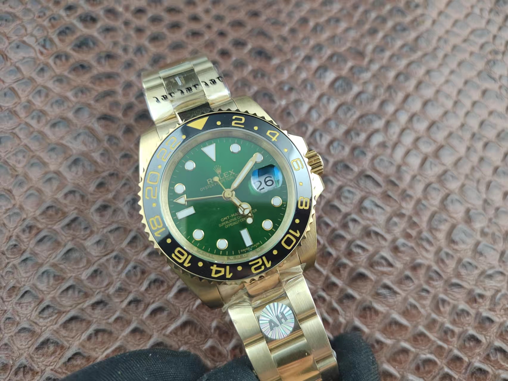 Phony Rolex GMT Master II Green Dial Dot Markers Black Bezel Men's Yellow Gold Watch Video RLX485