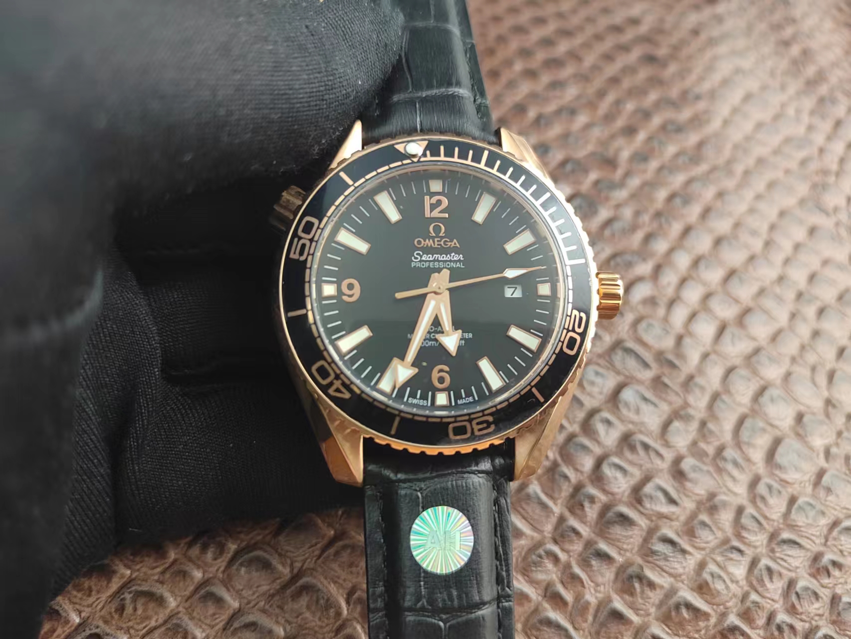 Fake Omega Seamaster Co-Axial Planet Ocean Rose Gold Rotating Bezel Black Leather Strap Men's Luminous Watch Video OM200