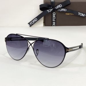 Counterfeit Tom Ford FT0828/01B Grey Aviator Lens Black Frame Cross Nose Bridge Design Unisex Fashion Sunglasses