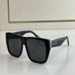  Marc Jacobs Icon Unisex Black Integrated Frame Rectangular Grey Lens Wide Temple Vertical Stripe Detail Classic Design Sunglasses
